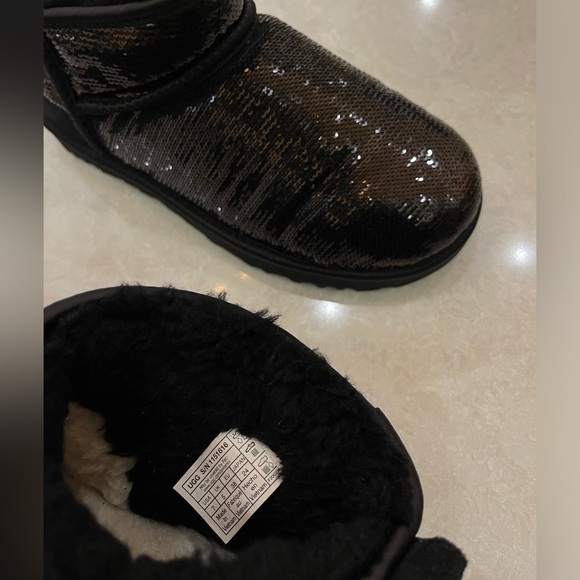 UGG® 1151616 Women's Classic Ultra Mini Mirror Ball Cold Weather Boot Size 7 - Picture 13 of 14